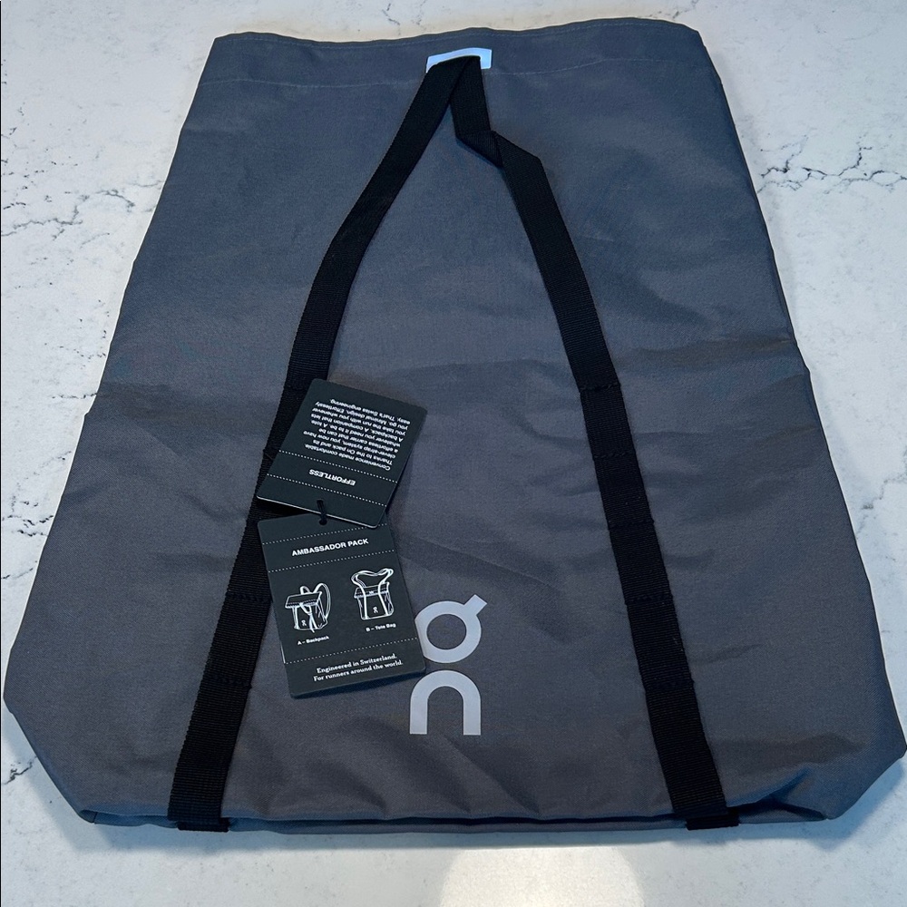 On-running Ambassador Pack in dark gray. NWT